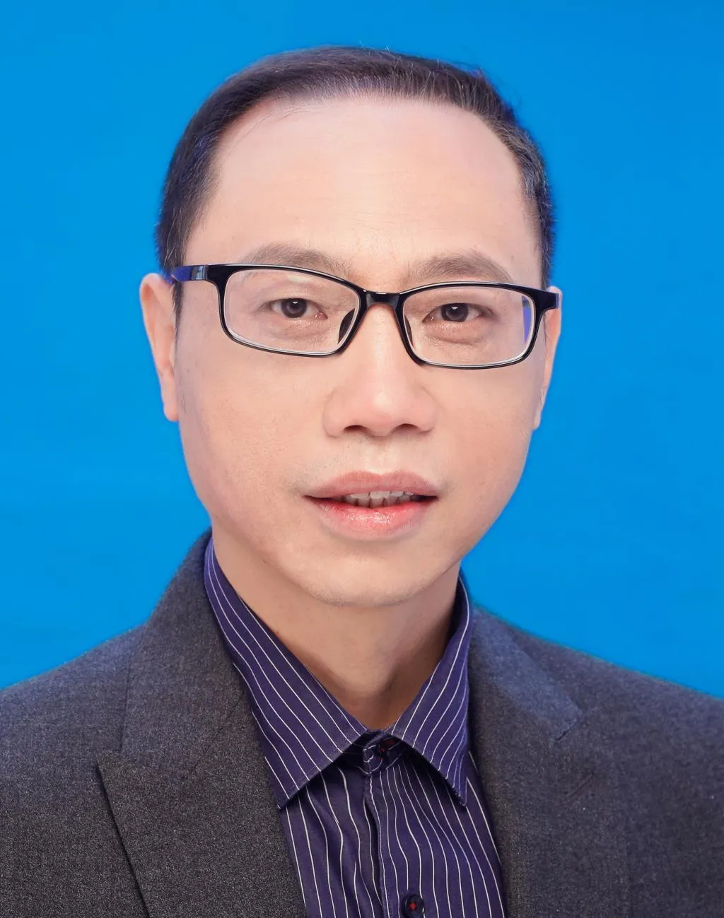 黄  辉