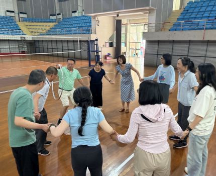 工商管理学成功举办教职工趣味运动会