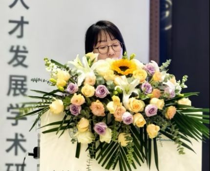我院城乡规划系教师受邀参加山地人居环境科学前瞻及高端人才学术研讨会并作主题报告