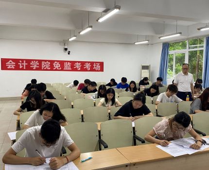 “树诚信考风，做守信青年”-会计学院举行 2024-2025学年第二学期期末“免监考”考试