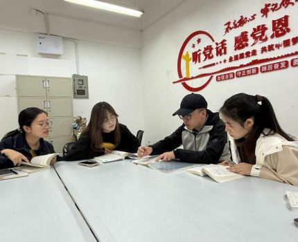 系主任有约：精准护航2025级新生成长