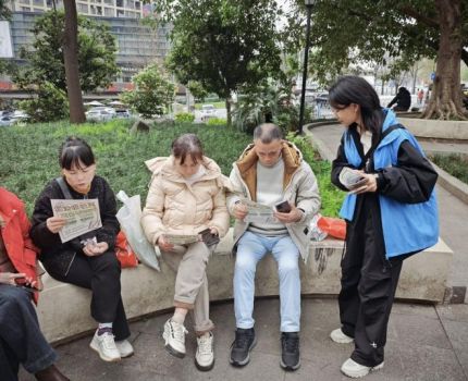 重庆工商大学会计学院向日葵青年志愿者服务队顺利举办&ldquo;税法进社区，服务零距离&rdquo;个税申报进社区活动