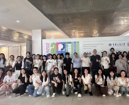 会计学院组织学子参观艺术学院2026届毕业设计作品展--以观展促美育强实践