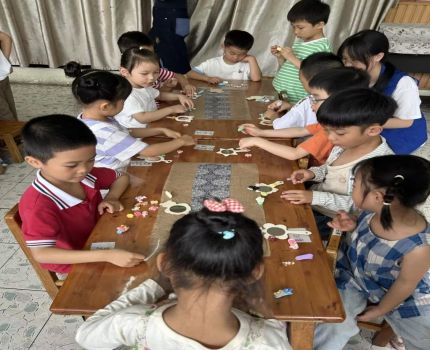 会计学院元气美学社举办&ldquo;六一童趣手作，扮靓快乐童年&rdquo;幼儿园DIY发饰活动