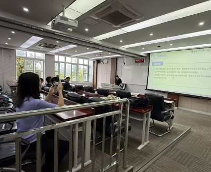 工商管理学院召开硕士研究生导师培训暨2026级师生见面会